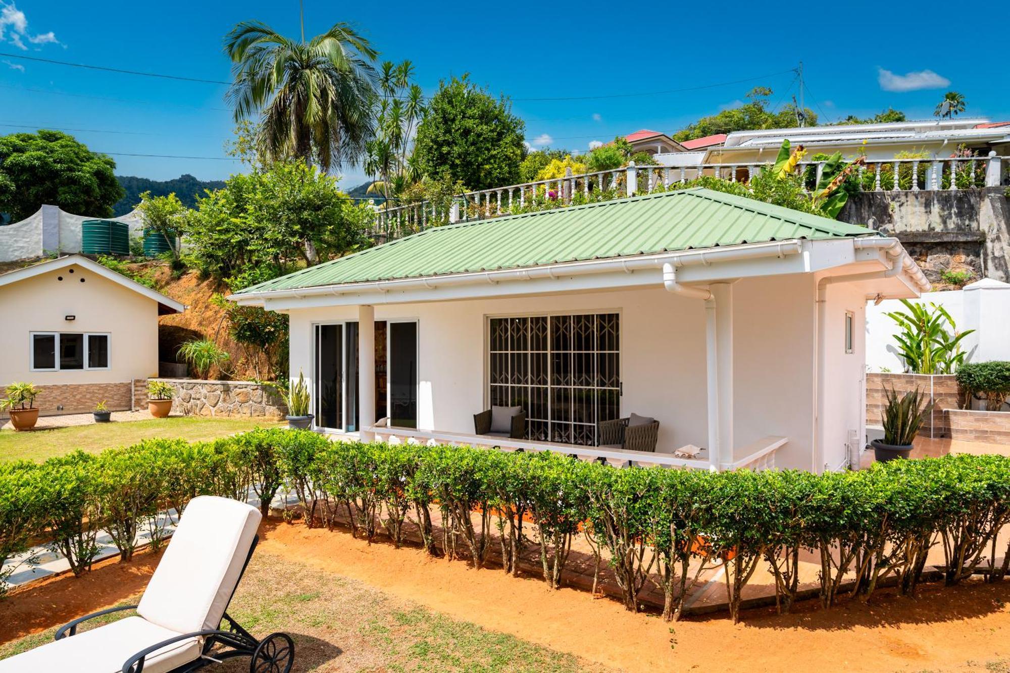 Дом отдыха Au Cap Self Catering