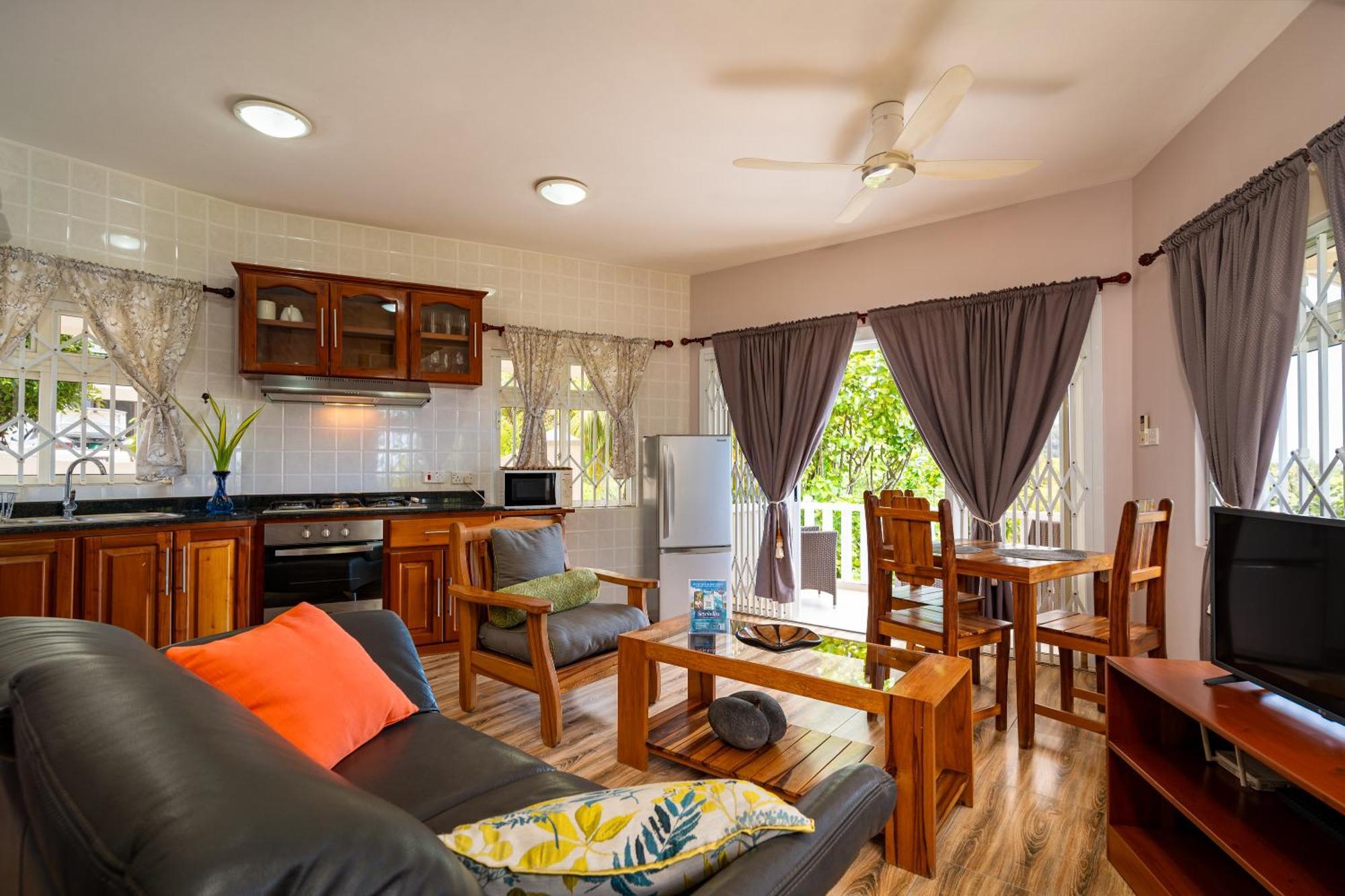 Дом отдыха Au Cap Self Catering *